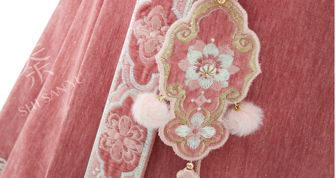 Pearl Clouds | 4-Piece 2026 New Year Hanfu (绣云珠)