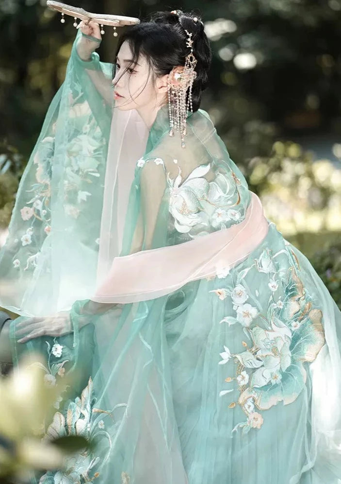 Faint Aroma | Tang Embroidered Hanfu (浮香绕曲)