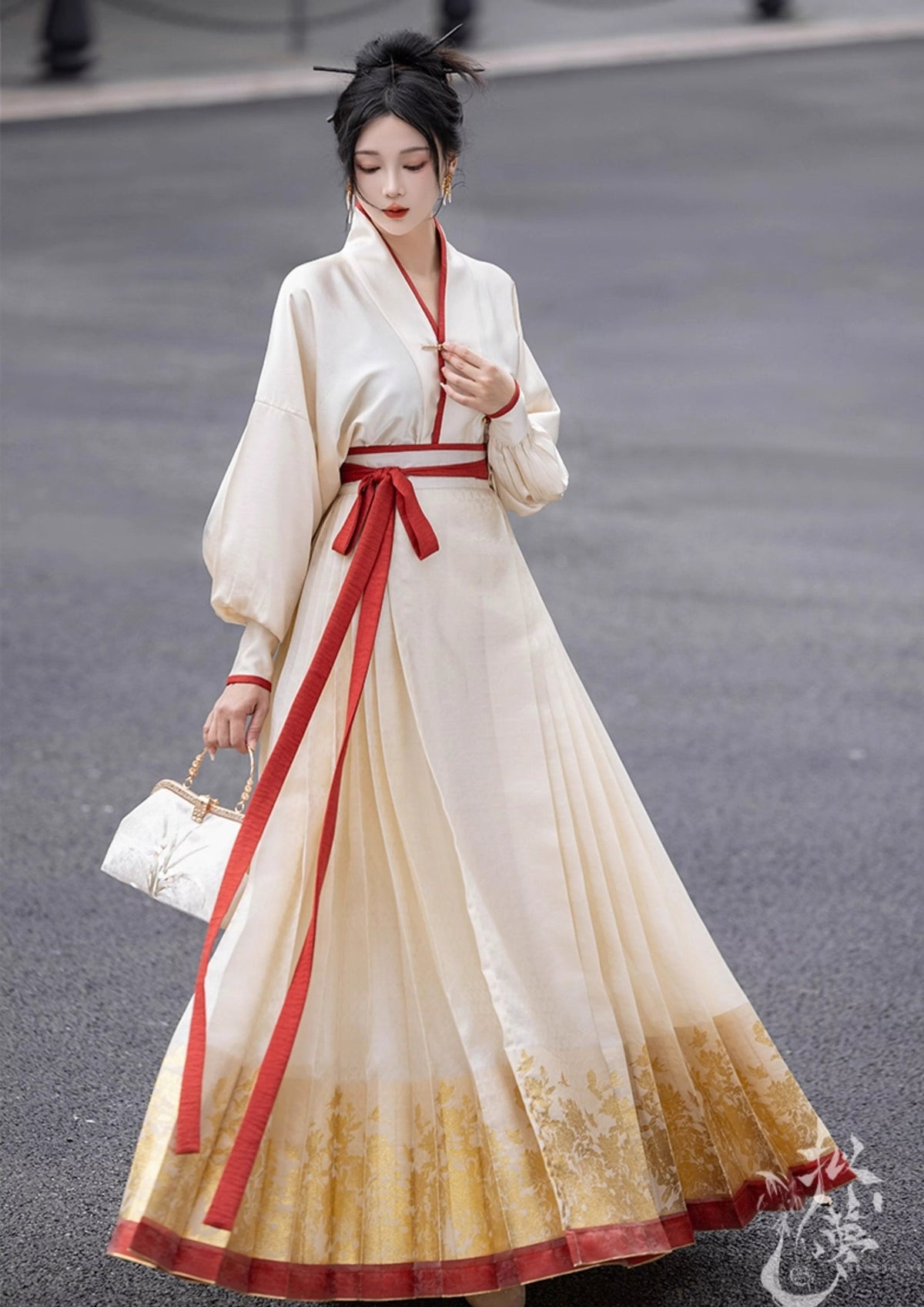 Spell of the Fragrance | Modern 2-Pieces Ma Mian Skirt Set (国色)