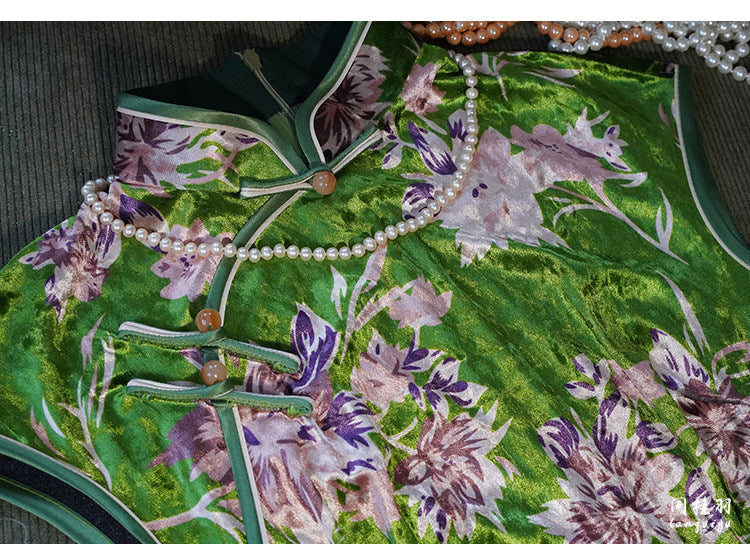 Emerald Blossom | Vintage Velvet Qipao (翠影繁花)