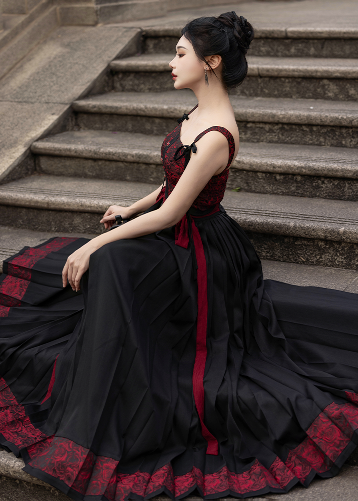 Crimson Dusk | 3-Piece Modern Hanfu (夜色红蕾)