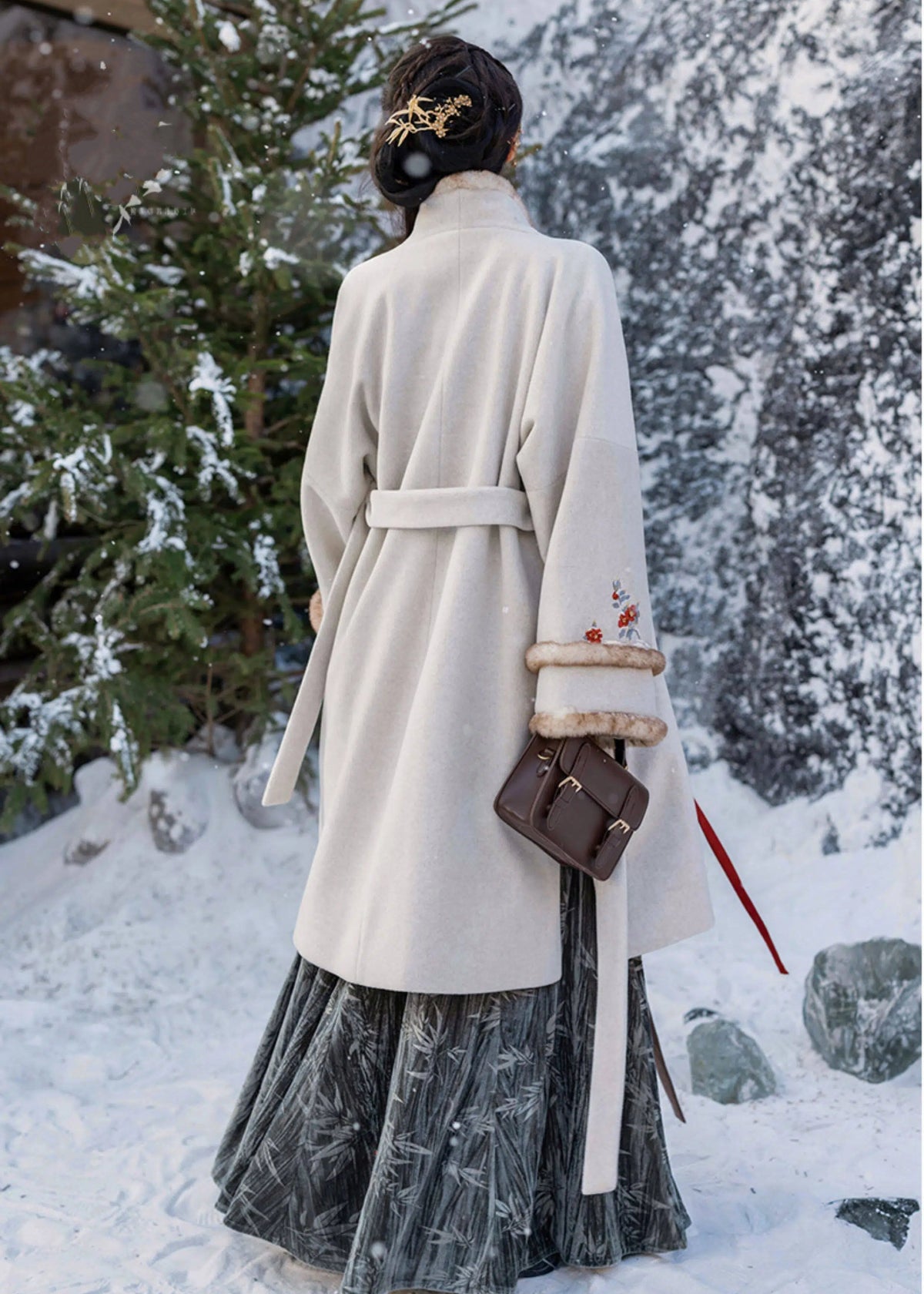 Snow Traveler | 3-Piece Modern Set (雪中客)