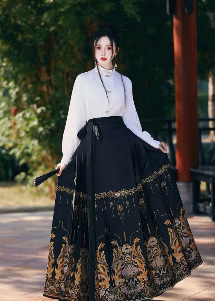 Phoenix Courtship | Plus Embroidered Ma Mian Skirt Set (凤求凰)