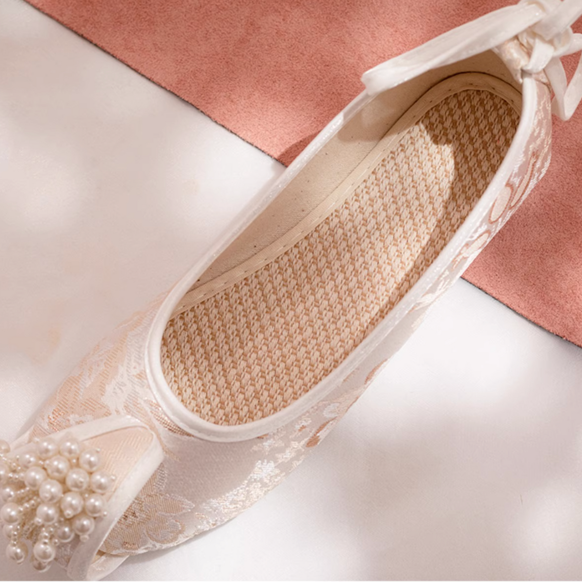 White Pearl | Embroidered Shoes(白珠）