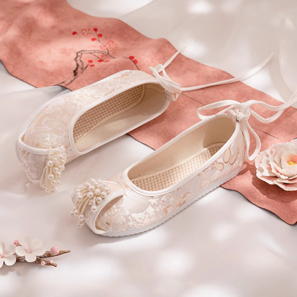 White Pearl | Embroidered Shoes(白珠）
