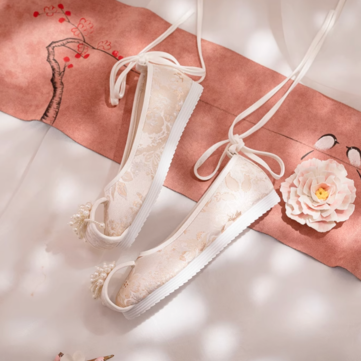 White Pearl | Embroidered Shoes(白珠）