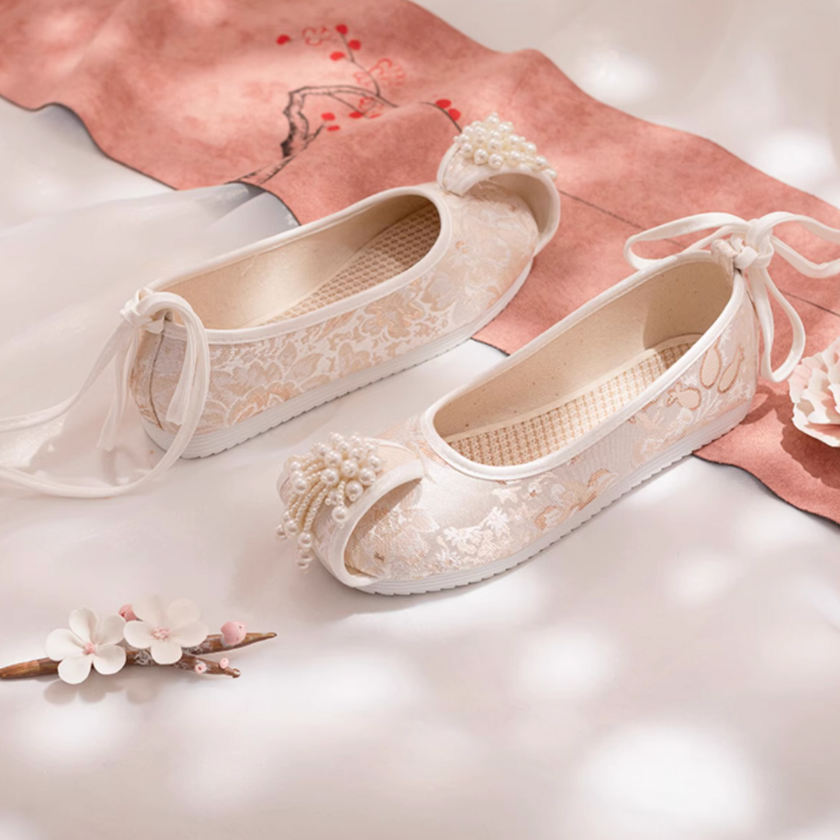 White Pearl | Embroidered Shoes(白珠）