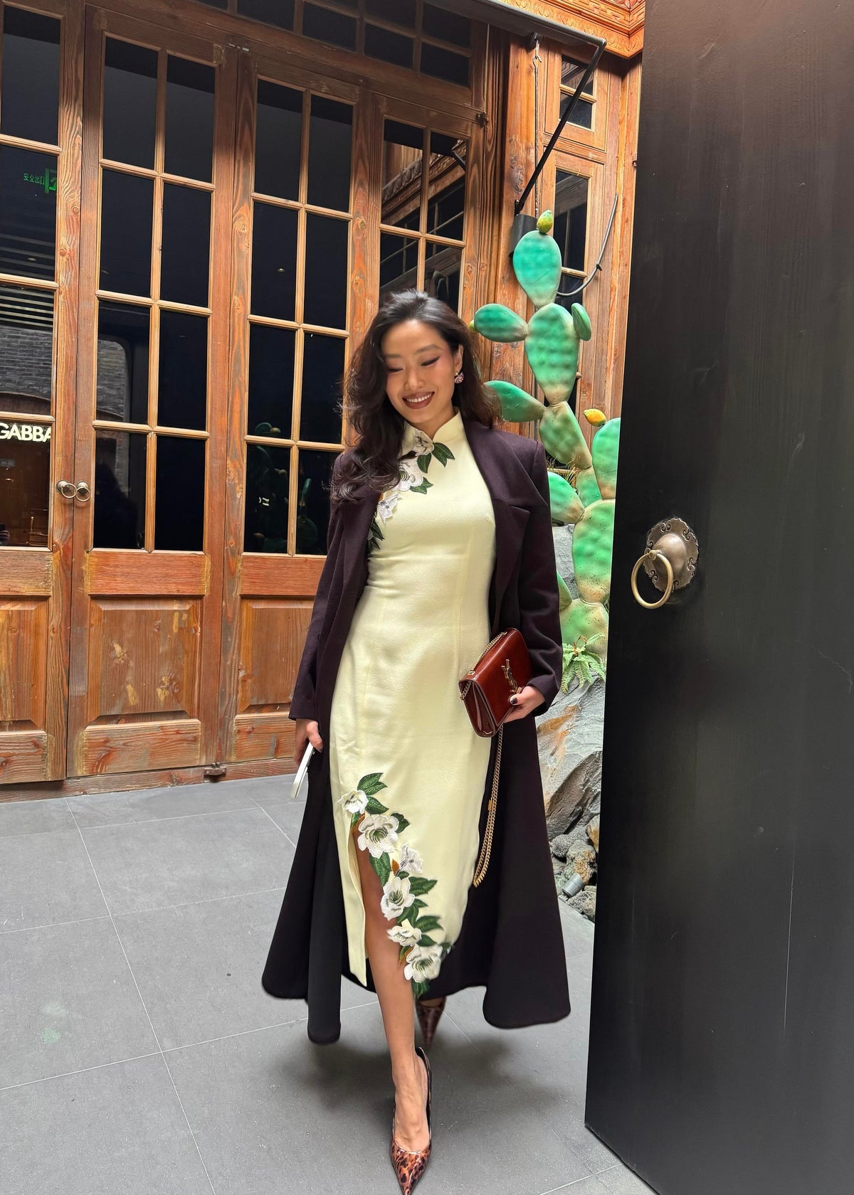 Apricot Rain | Embroidered High-End Modern Qipao (杏雨绣春)