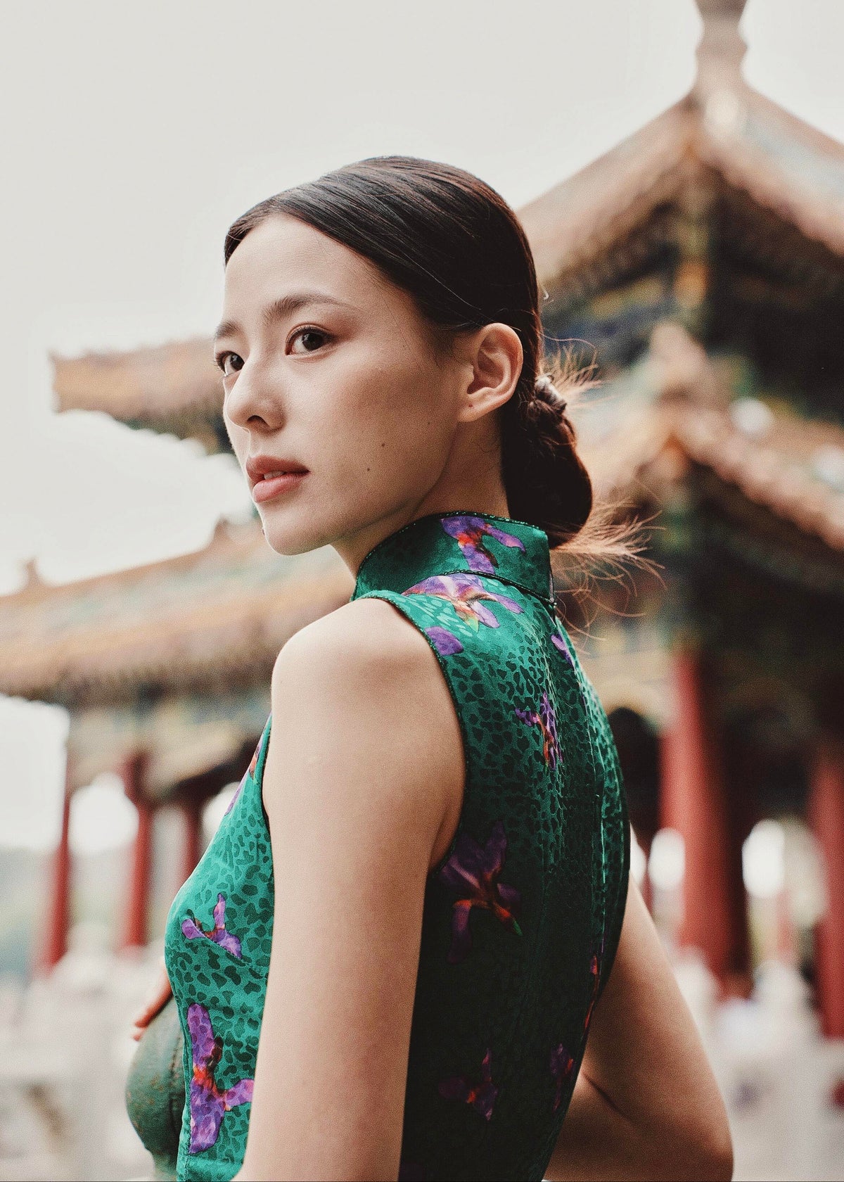 Emerald Irises | High-End Silk Modern Qipao (绿鸢尾)