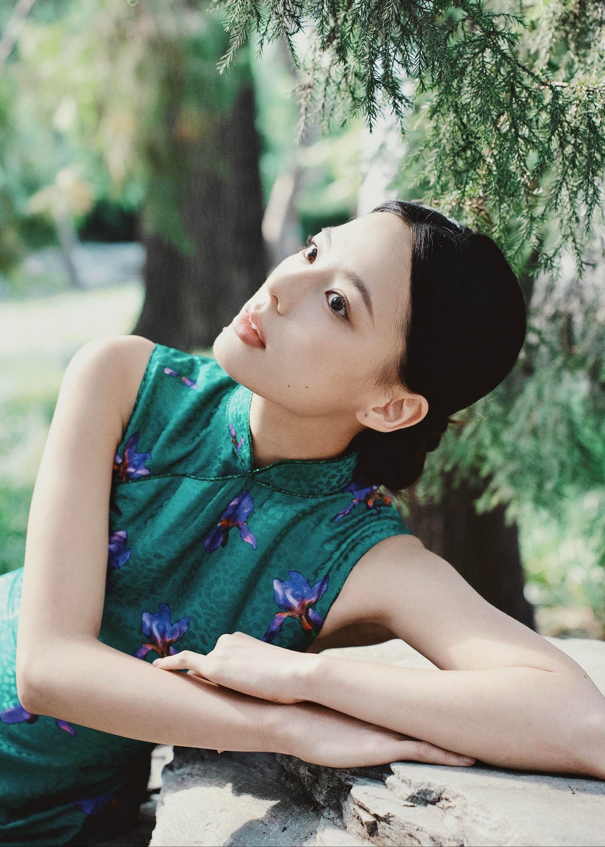 Emerald Irises | High-End Silk Modern Qipao (绿鸢尾)