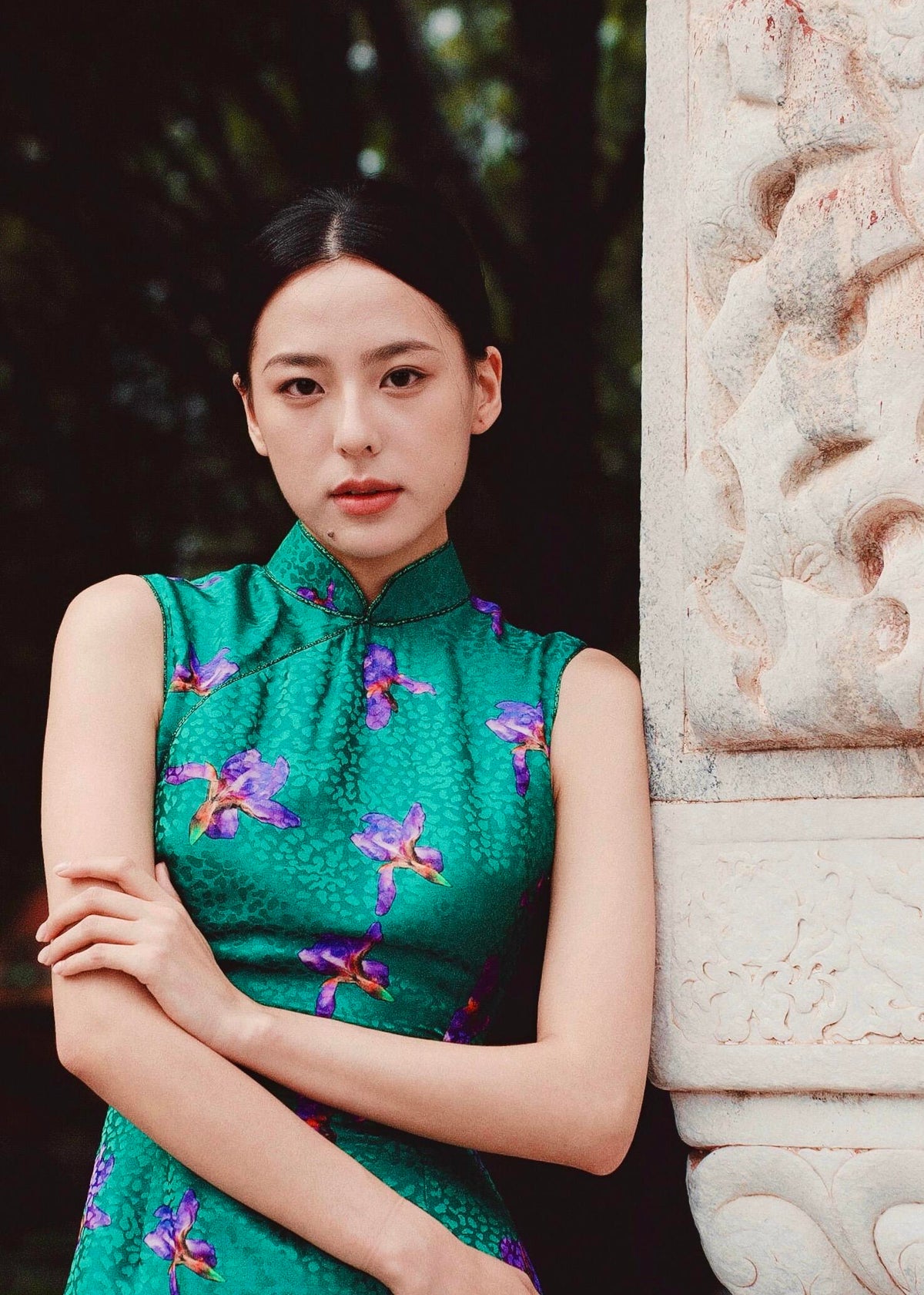 Emerald Irises | High-End Silk Modern Qipao (绿鸢尾)