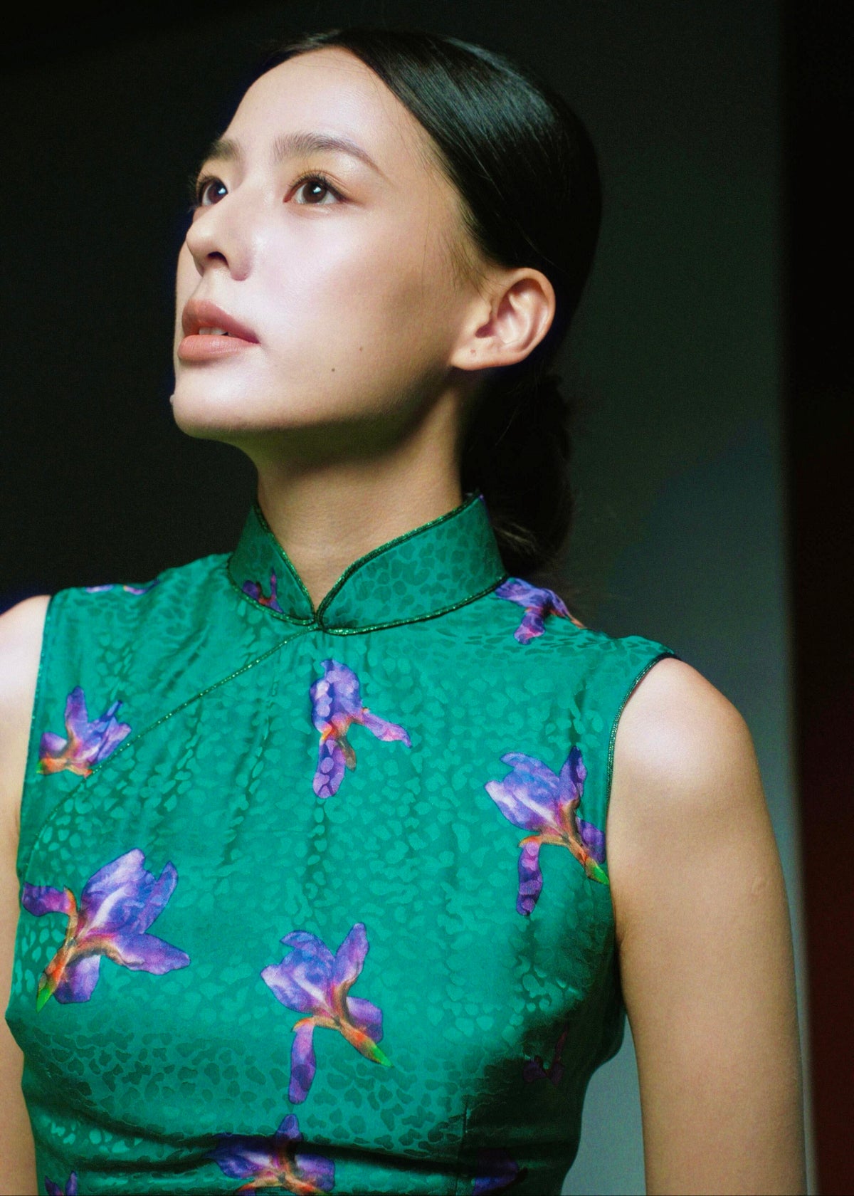 Emerald Irises | High-End Silk Modern Qipao (绿鸢尾)