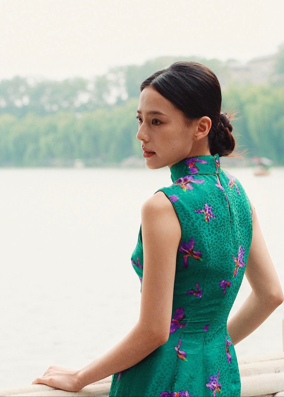 Emerald Irises | High-End Silk Modern Qipao (绿鸢尾)