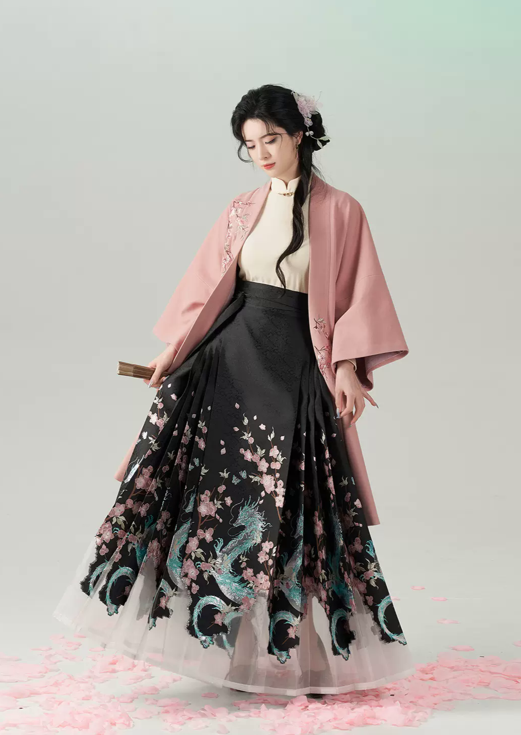 Snow Awaits Spring | Modern 3-Pieces Set (蕴雪待春)