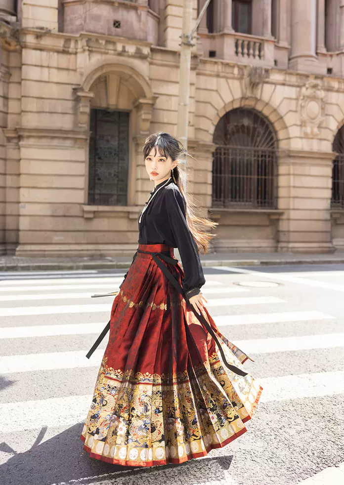 Auspicious Dragon | 2-Pieces Modern MaMian Skirt Set (墨白·瑞龙启岁)