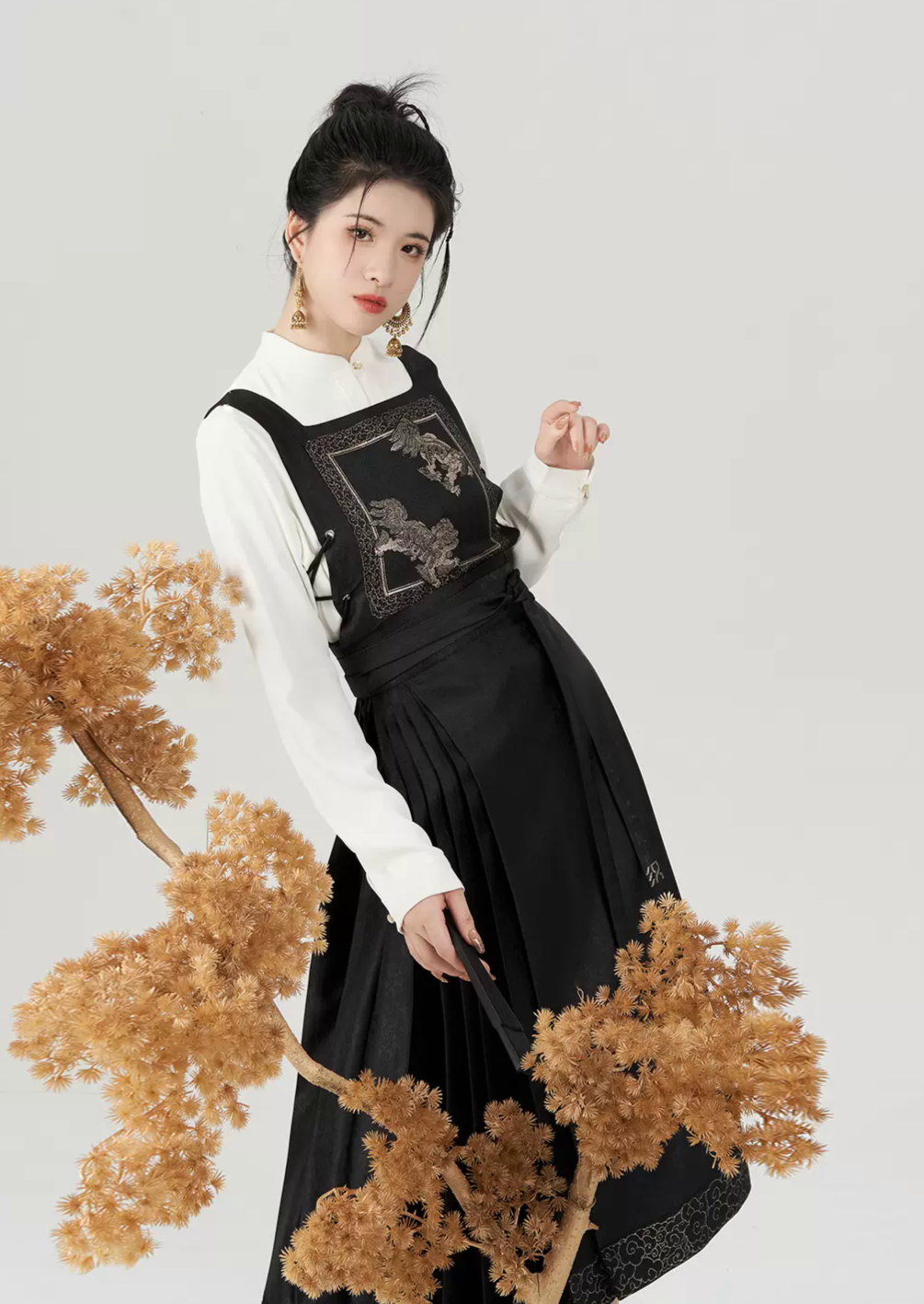 Golden Oriole | Modern 3-Pieces Hanfu (落金乌)