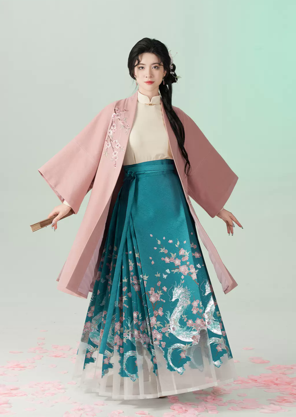 Snow Awaits Spring | Modern 3-Pieces Set (蕴雪待春)