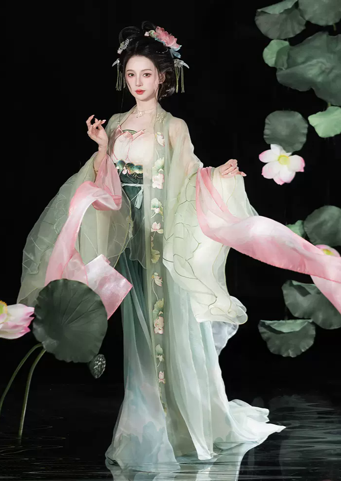 Azure Fairy | 5-Pieces Embroidered Hanfu Gown (碧波仙)