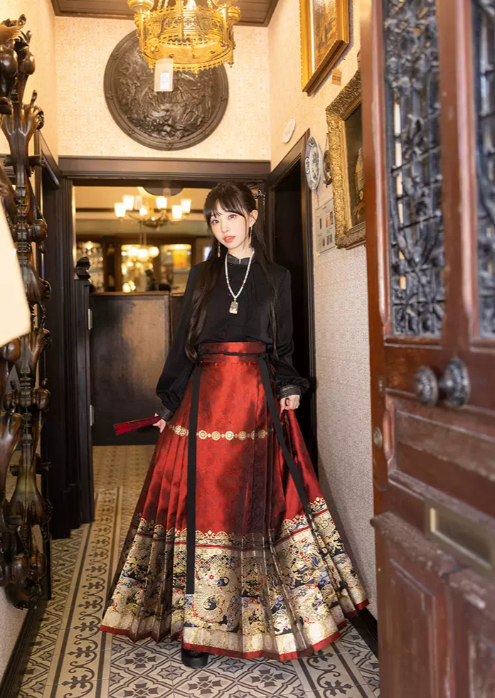 Auspicious Dragon | 2-Pieces Modern MaMian Skirt Set (墨白·瑞龙启岁)