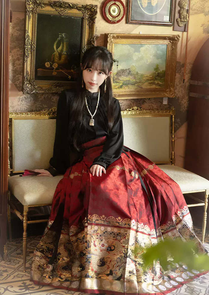 Auspicious Dragon | 2-Pieces Modern MaMian Skirt Set (墨白·瑞龙启岁)