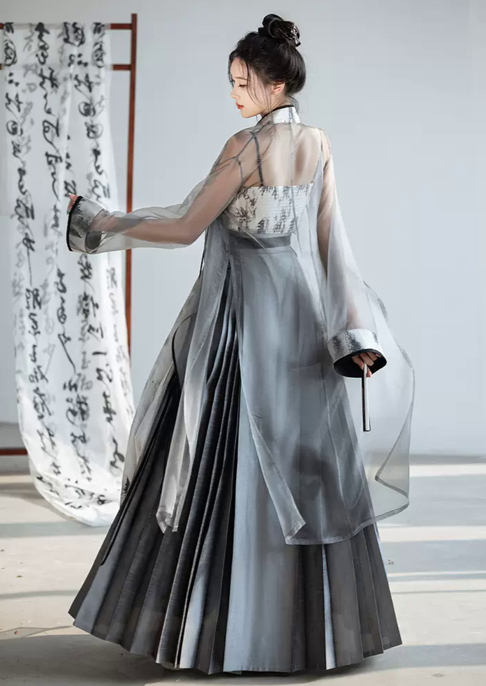 Pine Ink | Modern 3-Pieces Ma Mian Set (松烟入墨)