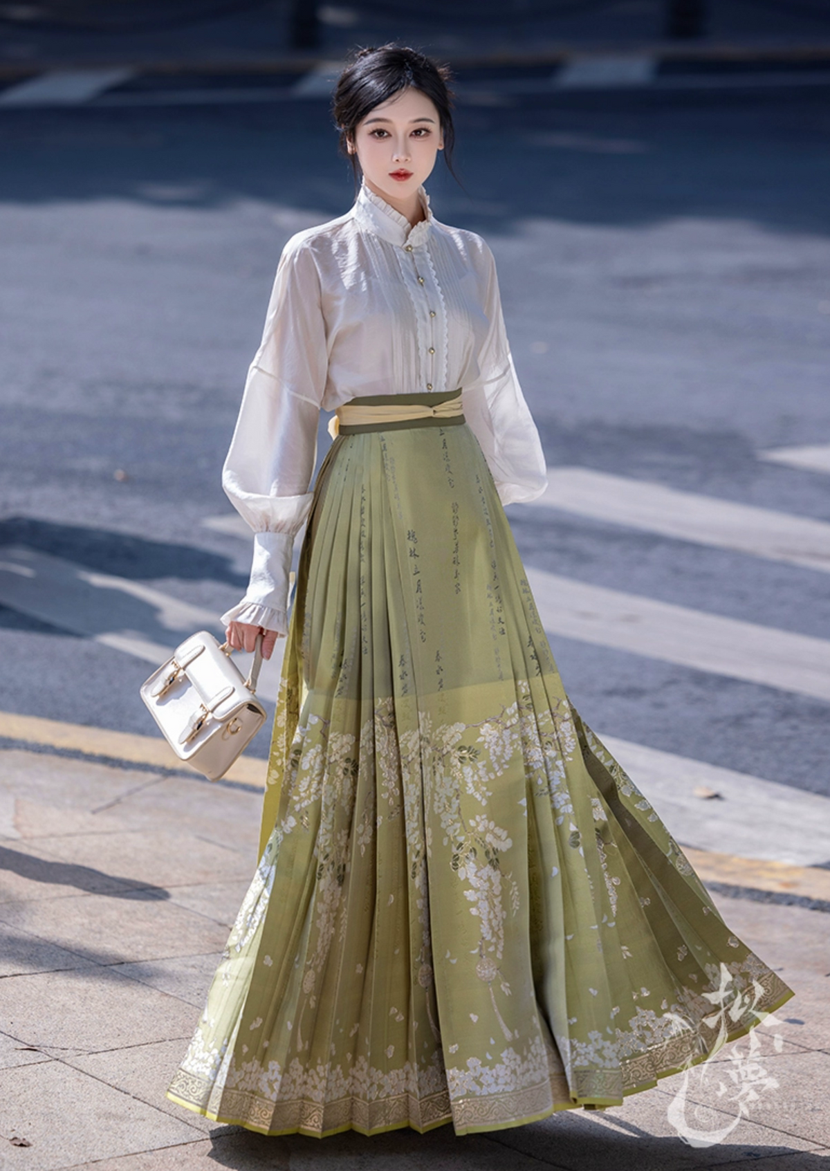 Locust Blossom | Modern 3-Pieces Hanfu Set (咏槐花)
