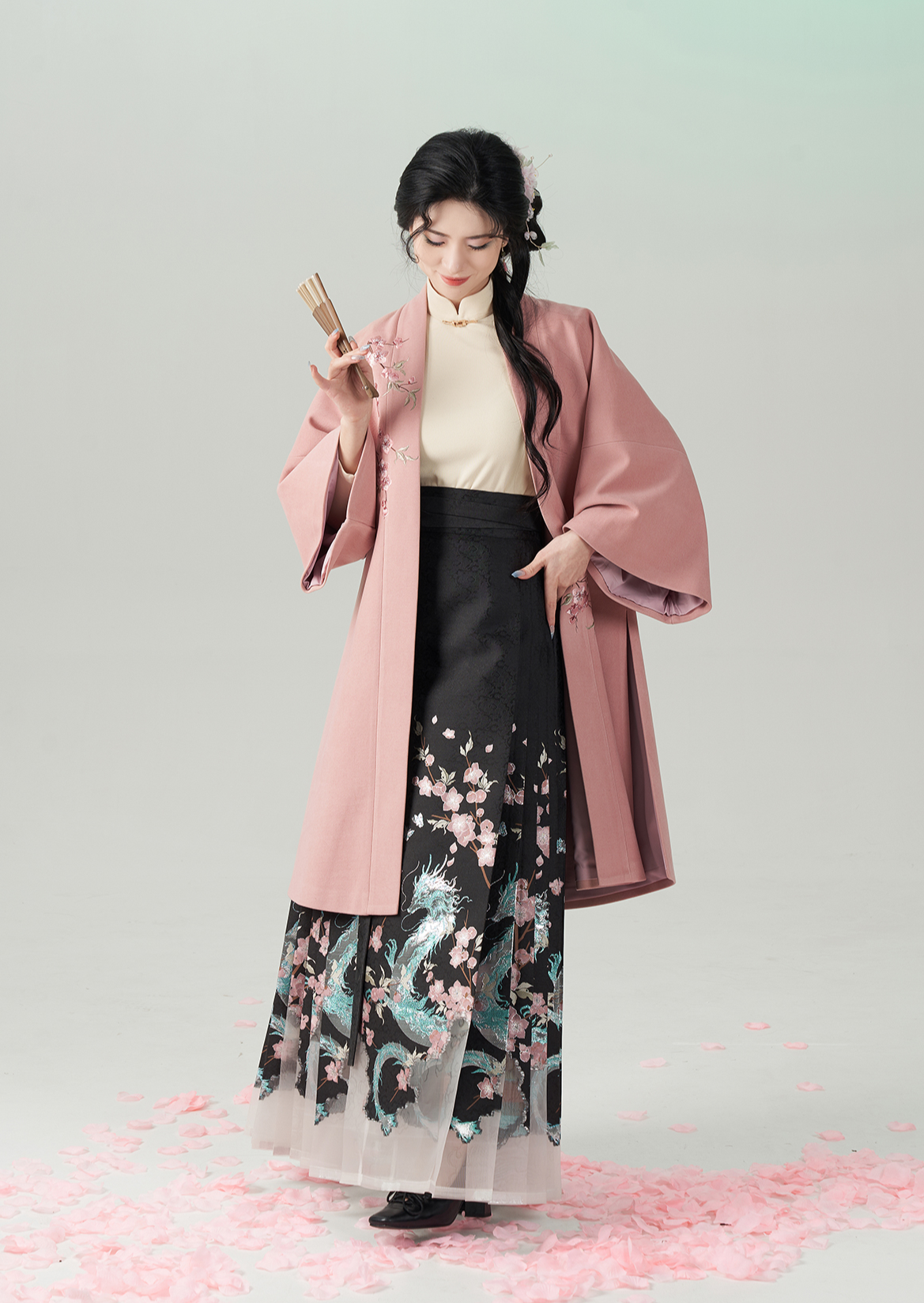 Snow Awaits Spring | Modern 3-Pieces Set (蕴雪待春)