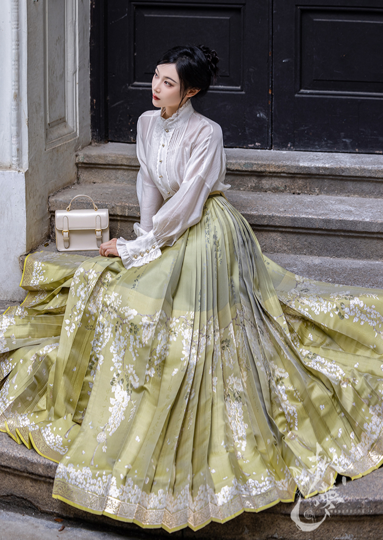 Locust Blossom | Modern 3-Pieces Hanfu Set (咏槐花)