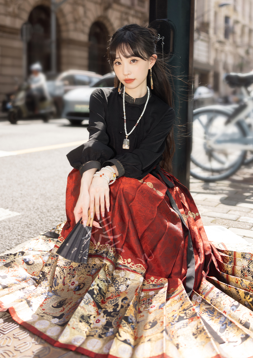Auspicious Dragon | 2-Pieces Modern MaMian Skirt Set (墨白·瑞龙启岁)