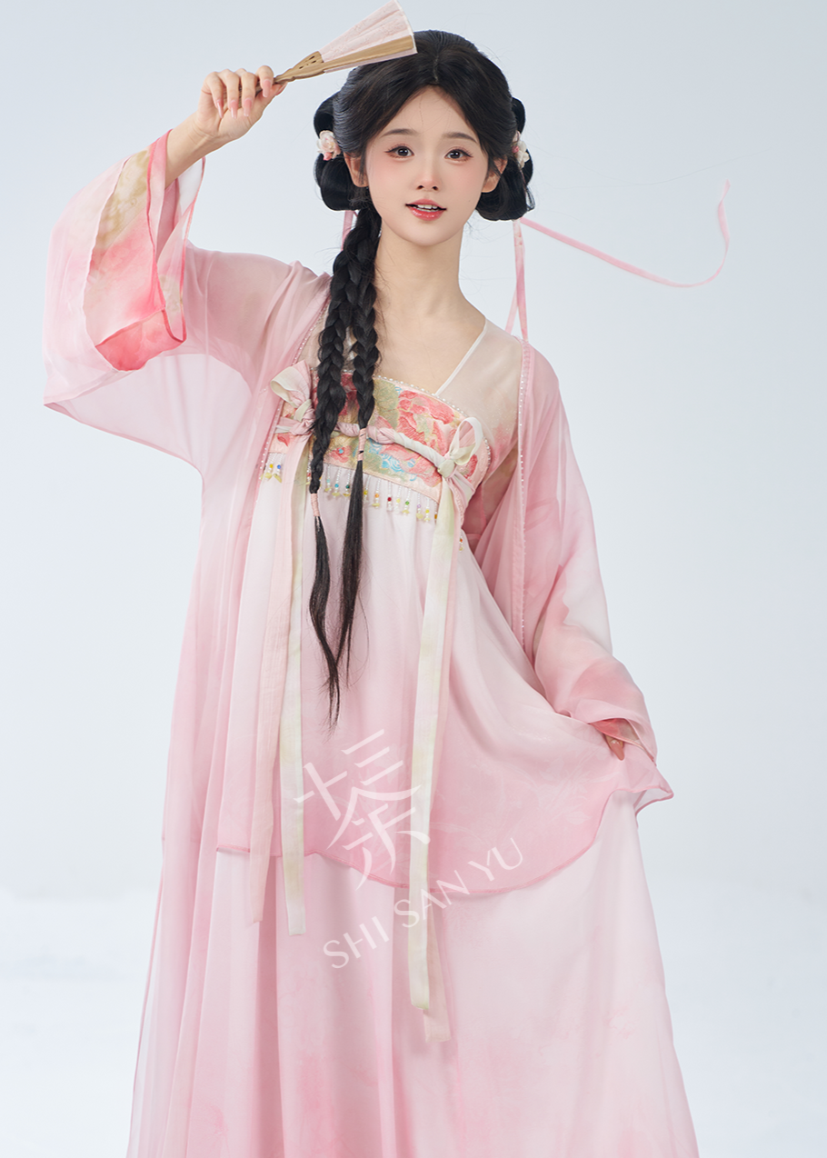 Peach Bunny | 2- Pieces Love Game in Eastern Fantasy Limited Edition Hanfu (桃颜兔兔)