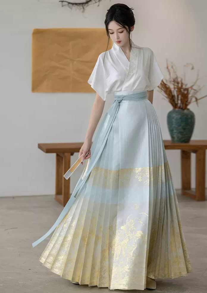 Lotus Melody | Modern 2-Pieces Ma Mian Skirt Set (莲笙)