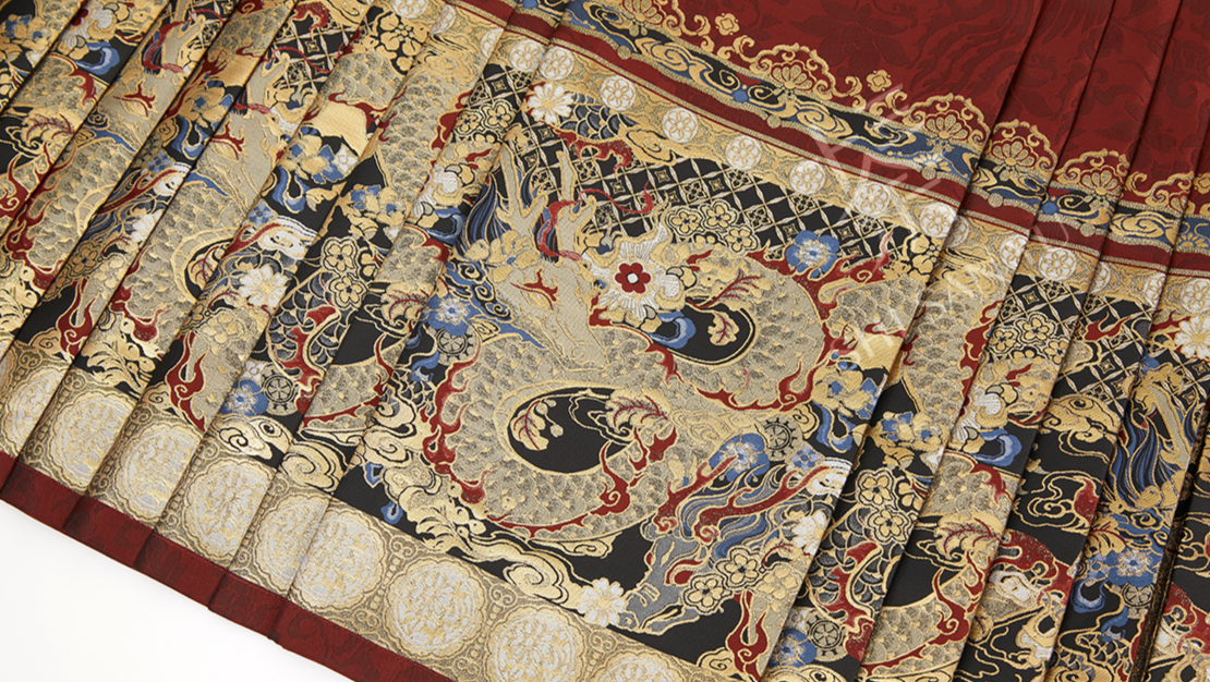 Auspicious Dragon | 2-Pieces Modern MaMian Skirt Set (墨白·瑞龙启岁)