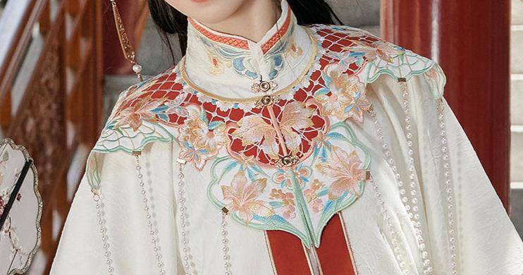 Floral Butterfly | 3-Pieces Embroidered Hanfu (灵花蝶)