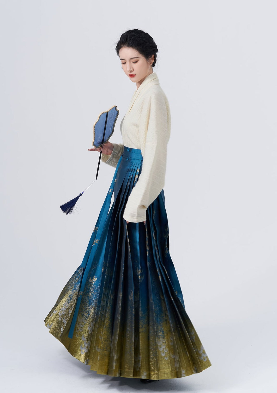Ocean Scales | Modern Ma Mian Skirt (天鳞鳞)