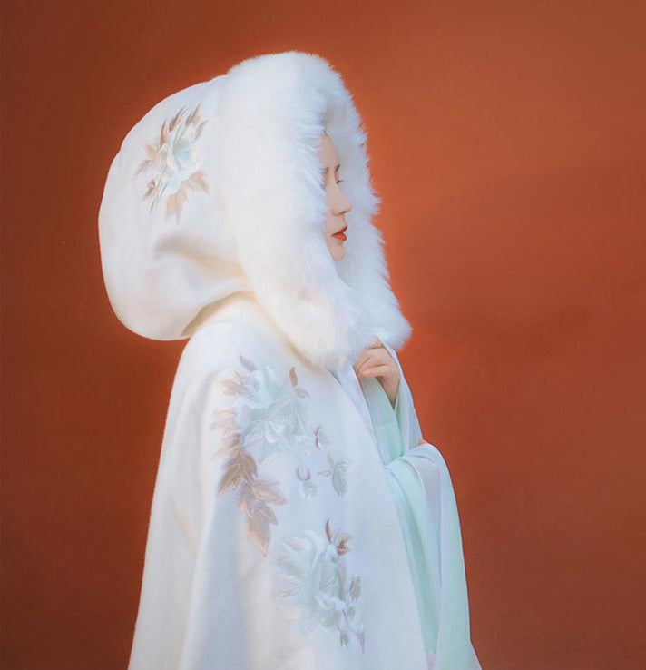 Snowie | Red Fur Hanfu Cape (SnwRed)