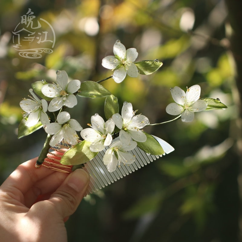 Pear | 1 Pc White Hairpin (唐松草)