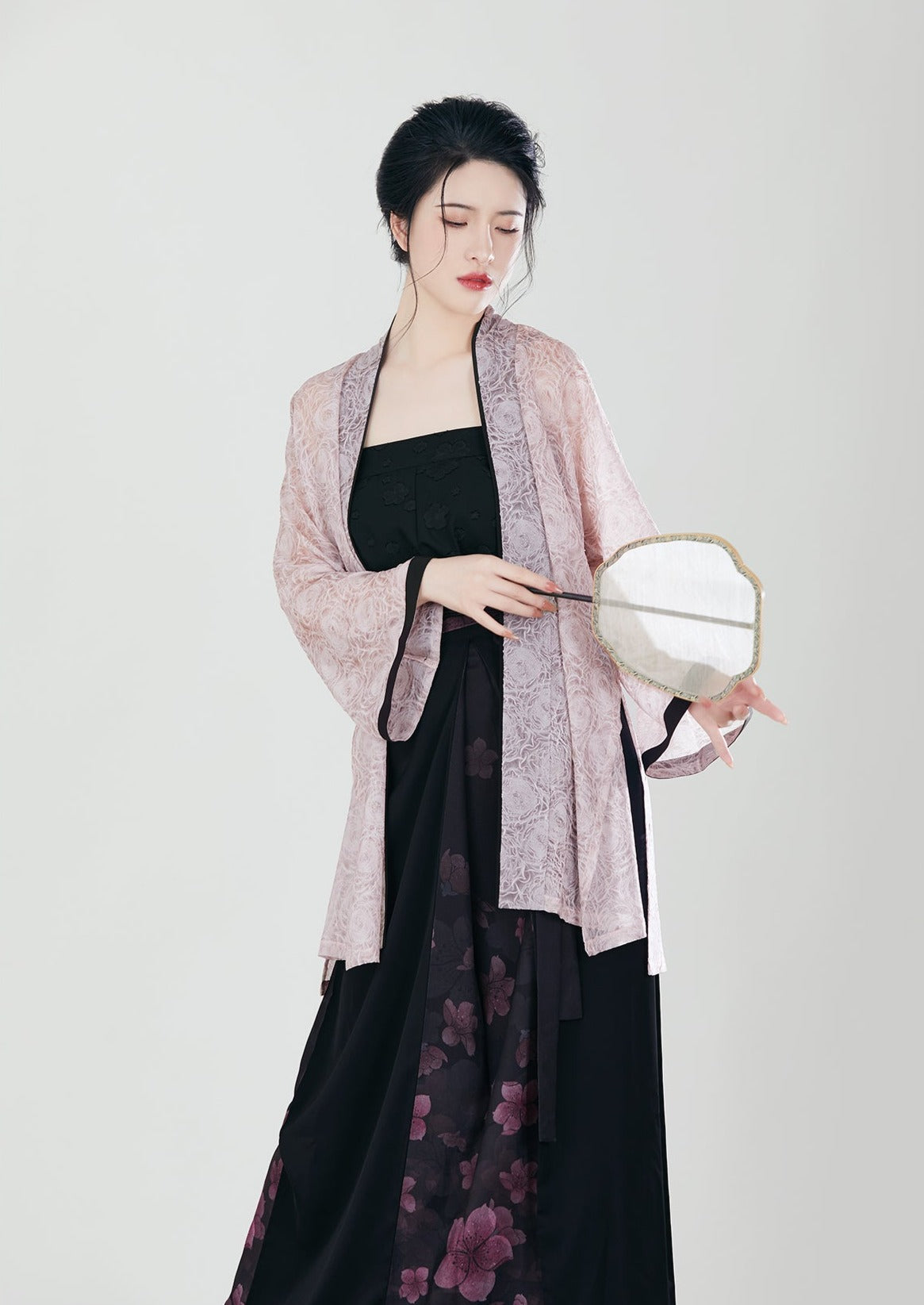 Leisure Night | Modern Black Hanfu (晚桃悠悠)