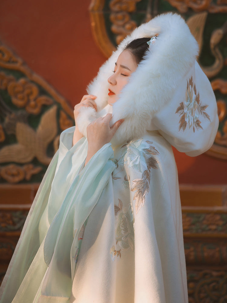 Snowie | Red Fur Hanfu Cape (SnwRed)