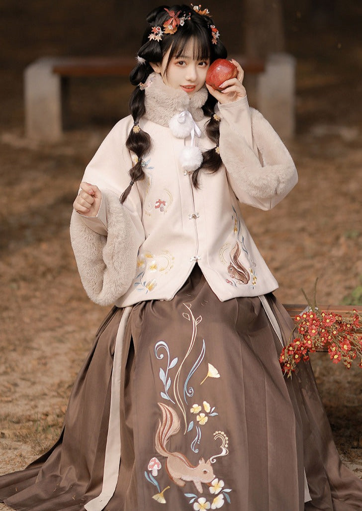 Squirrel Harvesting | Ming Winter Hanfu (丰收节)