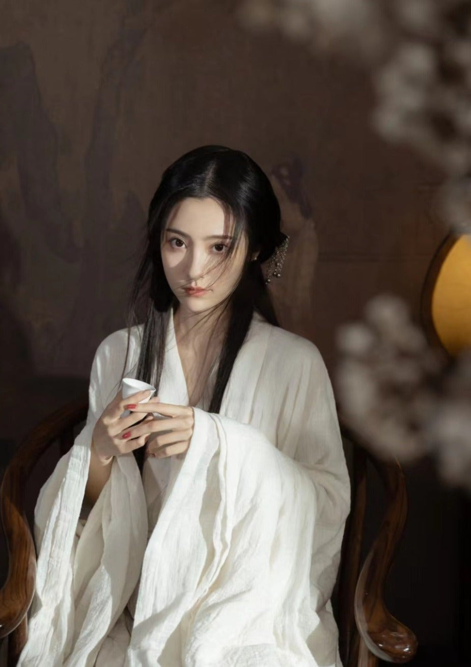 Missing Heart | Han Dynasty Linen Hanfu (戚戚忧思深)