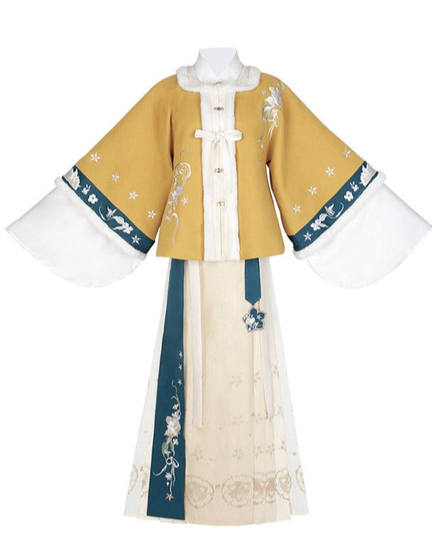 Chilly Year | Ming Winter Hanfu (广寒岁辞)