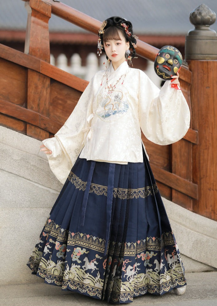 Spring Outting | Ming Hanfu Ma Mian Skirt with Blouse (踏山河)