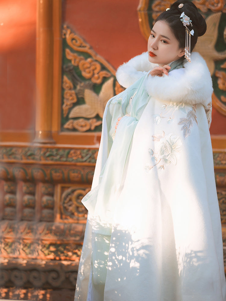 Snowie | Red Fur Hanfu Cape (SnwRed)