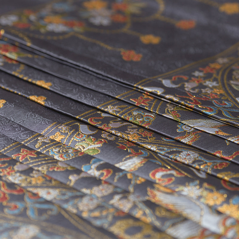 Swan Mirror | Modern Ma Mian Skirt (天鹅镜)