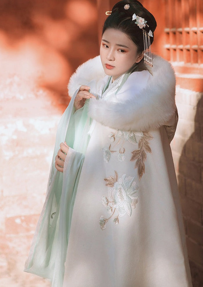 Snowie | Red Fur Hanfu Cape (SnwRed)