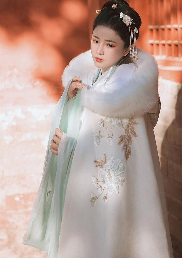 Snowie | White fur Hanfu Cape (雪色)