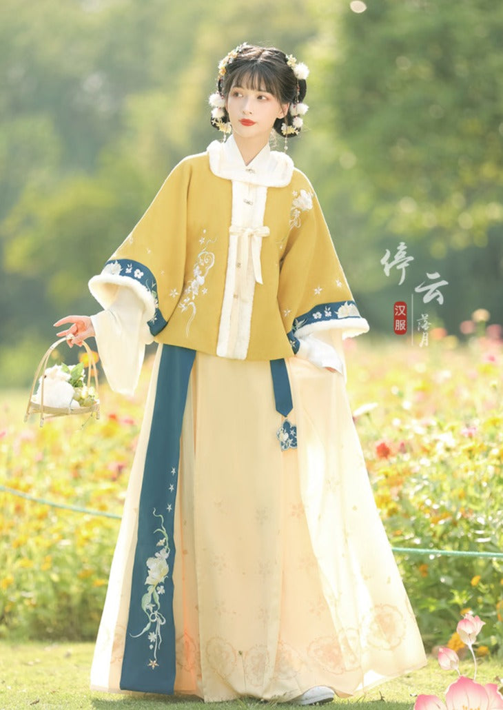 Chilly Year | Ming Winter Hanfu (广寒岁辞)