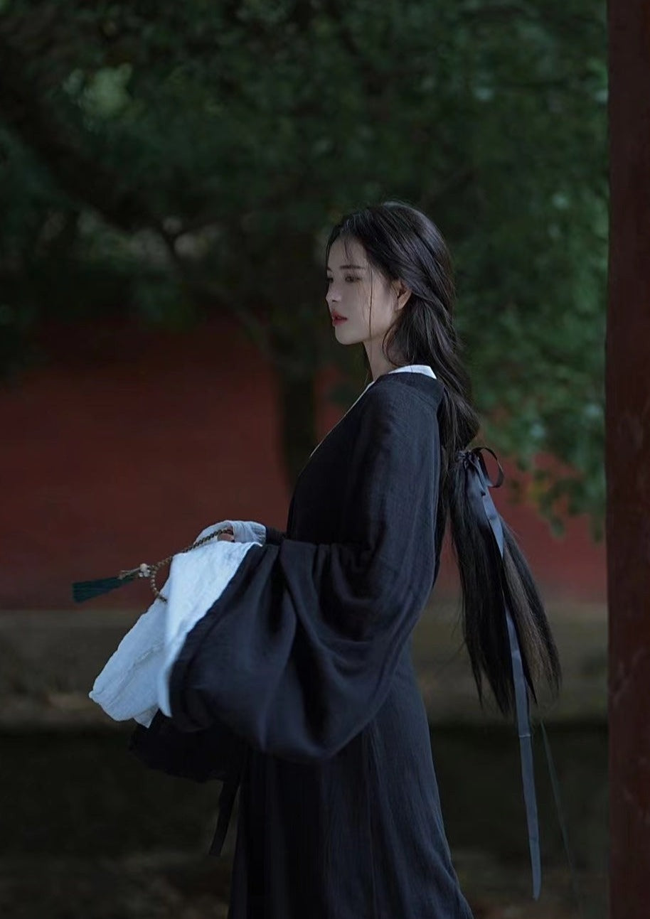 Missing Heart | Han Dynasty Linen Hanfu (戚戚忧思深)