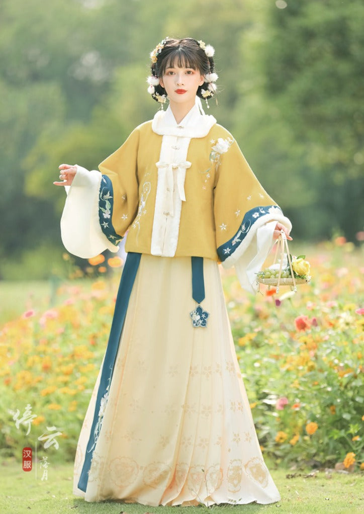 Chilly Year | Ming Winter Hanfu (广寒岁辞)