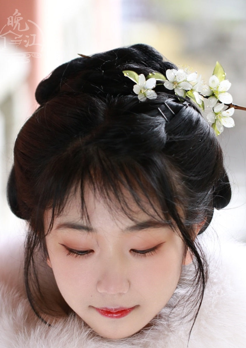 Pear | 1 Pc White Hairpin (唐松草)